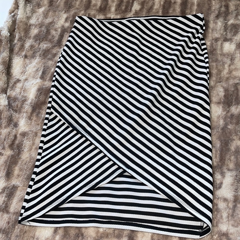 Striped pencil skirt